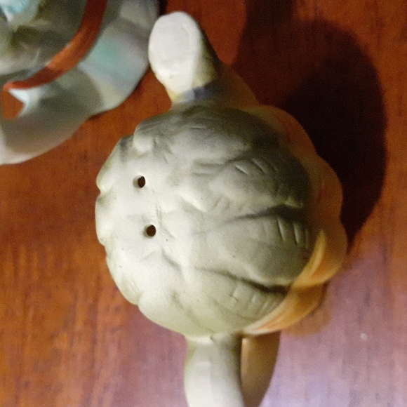 Chalkware style vegetable salt and pepper shakers - Picture 4 of 5